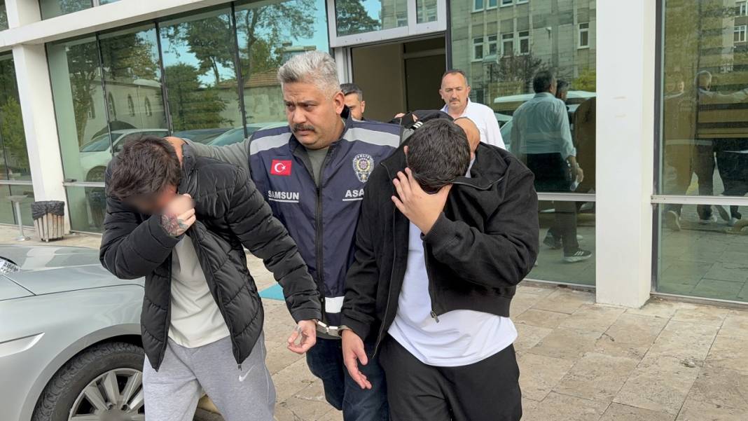 Buluşmaya gitti, çıplak fotoğrafları çekildi! 1